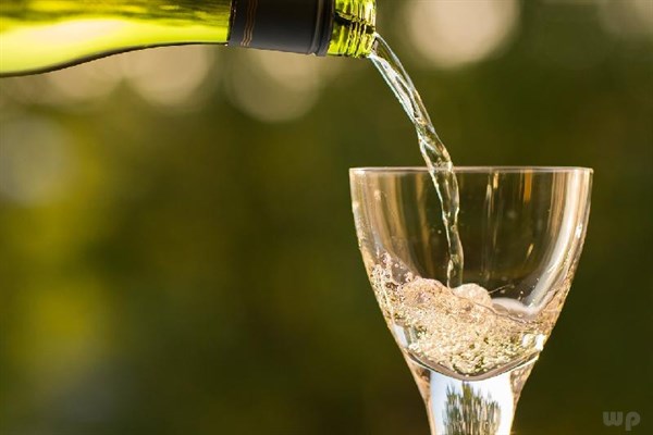 果酒跟白酒和啤酒相酒精含量哪个低?来看看它的保健效果 果酒跟白酒和啤酒相酒精含量哪个低?来看看它的保健效果