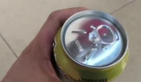 老奶奶超市买到空瓶啤酒,找商家索赔遭拒后找媒体曝光