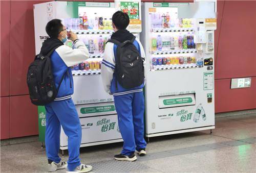 从“便利店荒漠”到“网红打卡地”,北京首批地铁便利店探店记