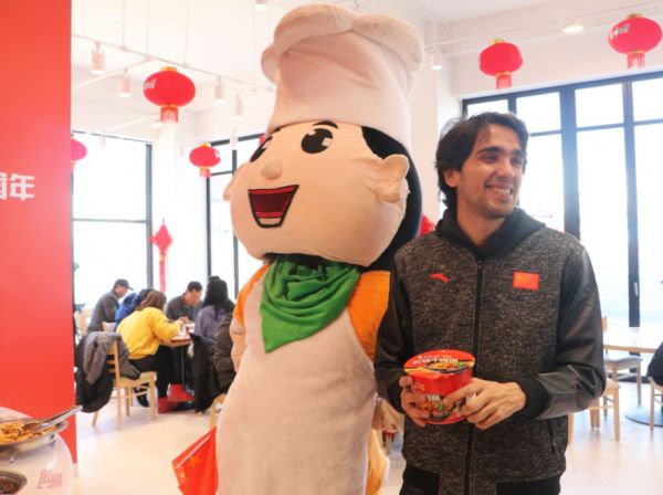 为朱婷定制饮食、面馆开到奥运会,揭秘康师傅体育营销秘诀