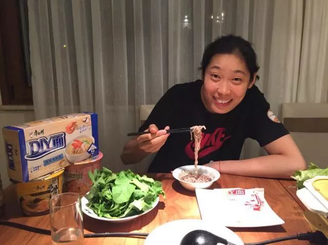 为朱婷定制饮食、面馆开到奥运会,揭秘康师傅体育营销秘诀