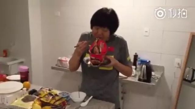 为朱婷定制饮食、面馆开到奥运会,揭秘康师傅体育营销秘诀