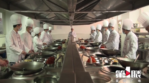 “火锅料理师”成为新工种,餐饮江湖再添高手宝座