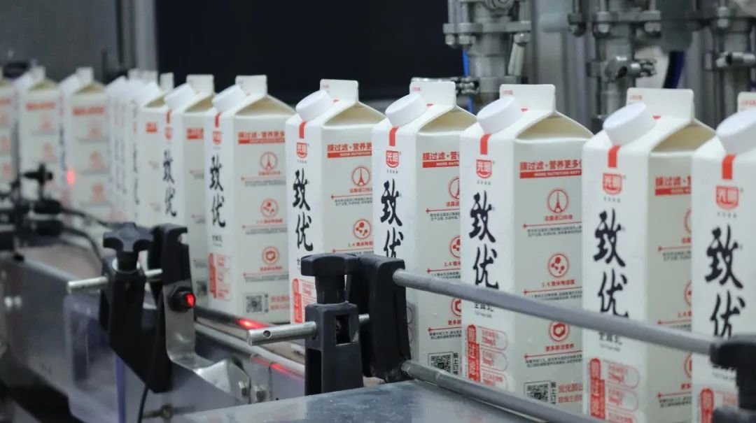 光明乳业数字化转型结硕果,荣获全国供应链创新与应用示范企业称号