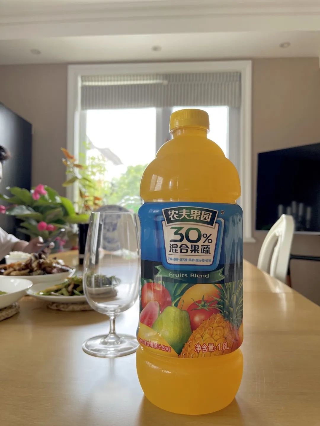 东方树叶推900ml规格,大包装饮料又流行了?