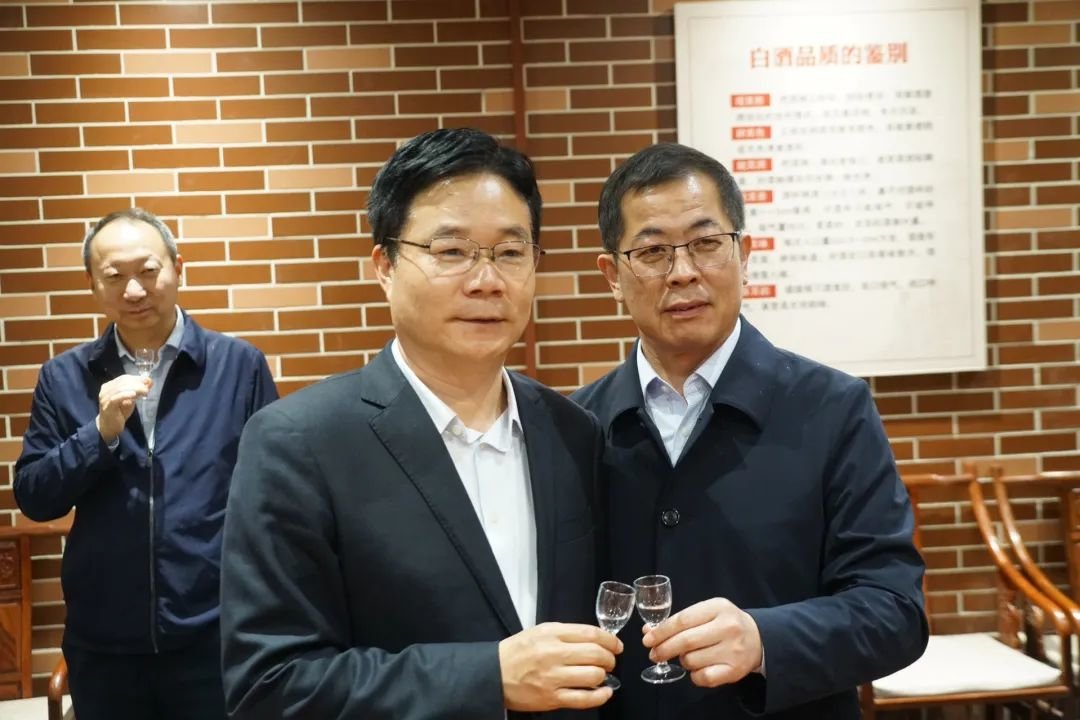 今世缘董事长顾祥悦走进仰韶交流!