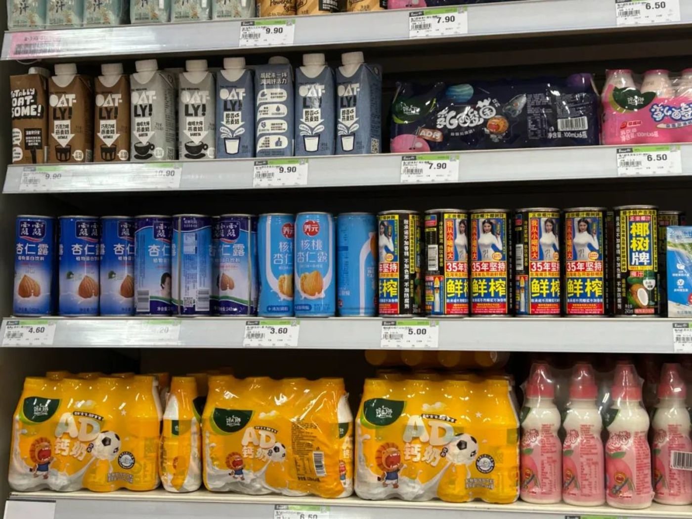 椰树擦边背后：国产平价饮品的困局与转机