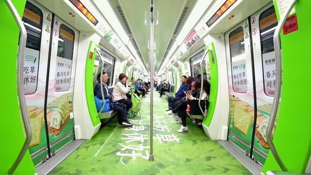 烘焙接着卷:“中国味”成新顶流!小龙虾、艾草揉进吐司