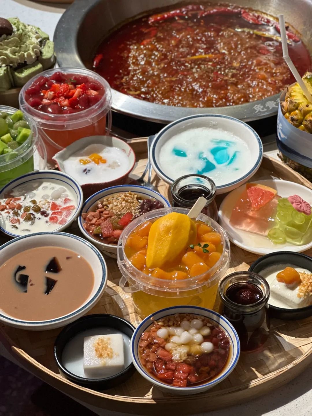 火锅排队王,都在“卷”甜品