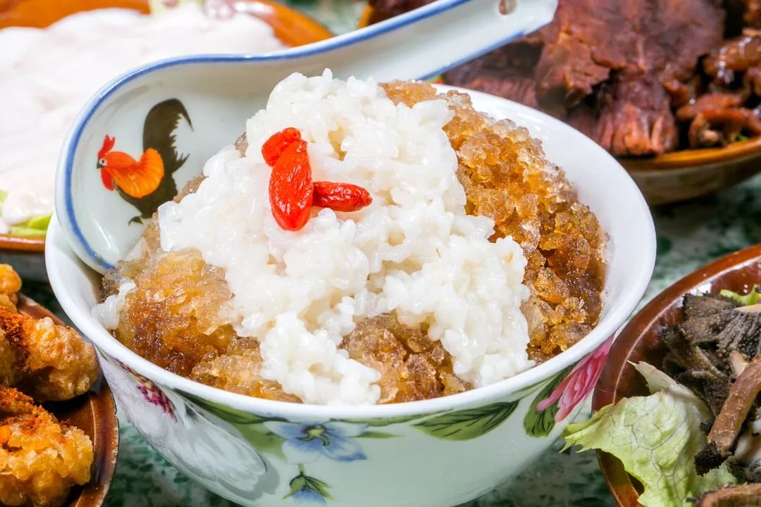 火锅排队王,都在“卷”甜品