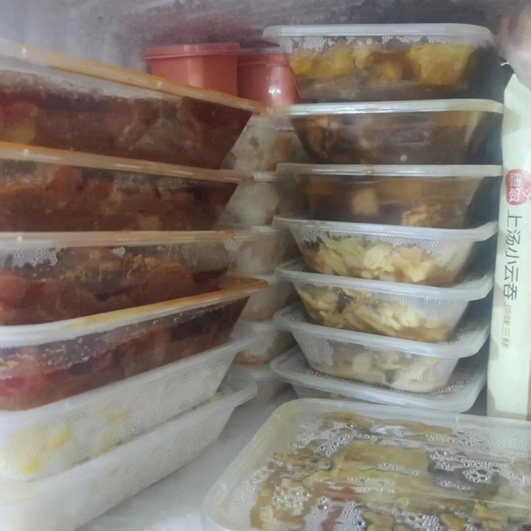 做一次饭吃一周,点不起外卖的年轻人开始自制「预制菜」