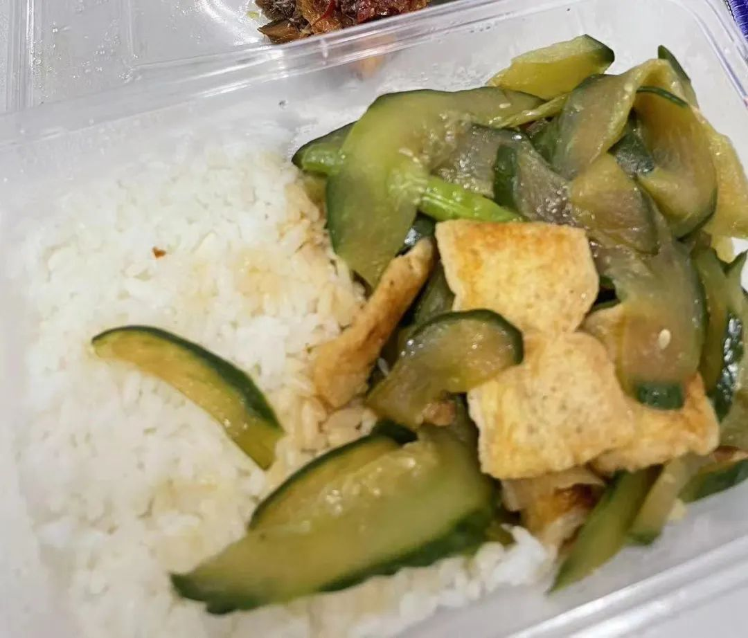 做一次饭吃一周,点不起外卖的年轻人开始自制「预制菜」