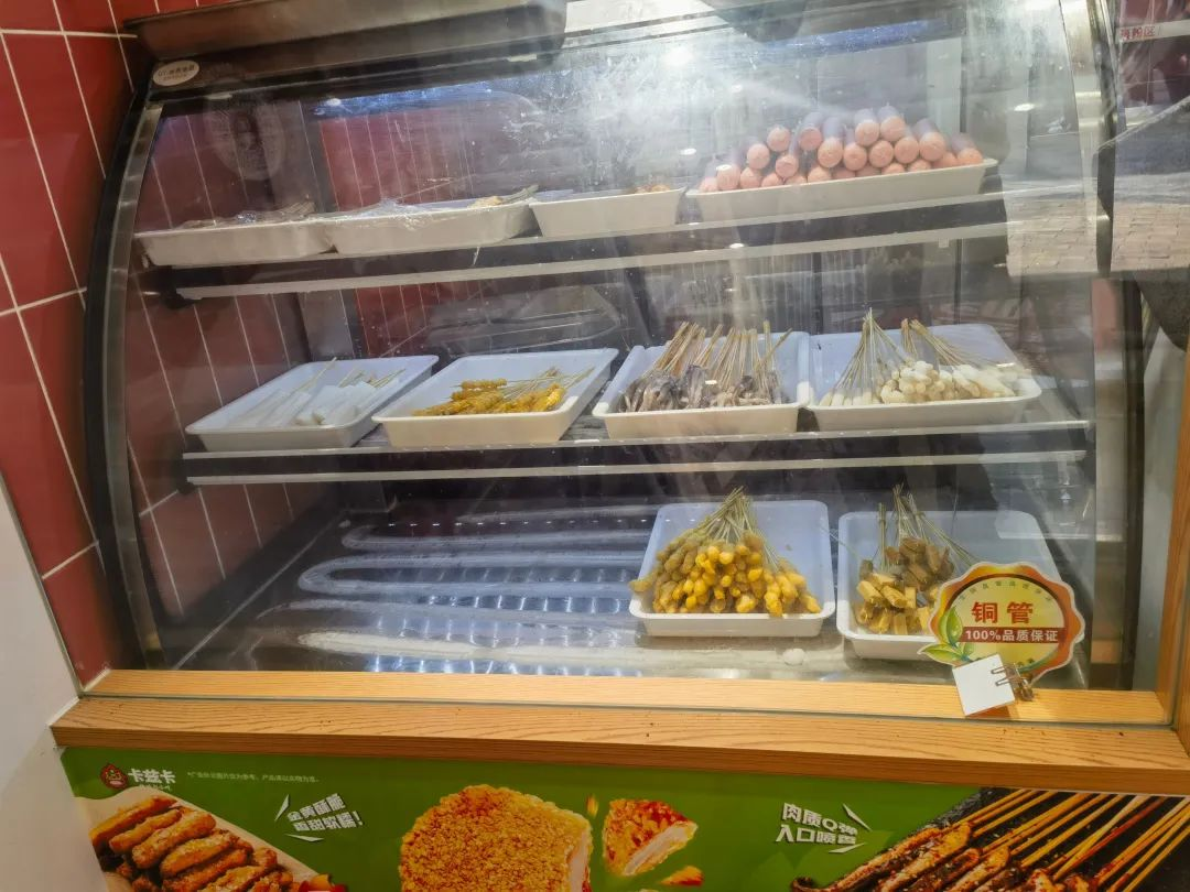 0元40串!蜜雪冰城开炸串店,靠“低价”开卷小吃赛道"