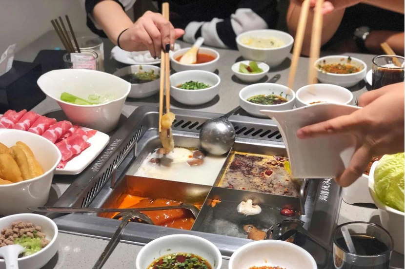 把火锅店开进高校食堂,预制菜做不到的,海底捞凭啥做到了?