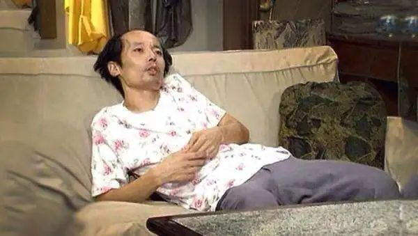 “招牌比红绿灯还多”,打工人回老家都被这个“县城拼多多”掏空过?