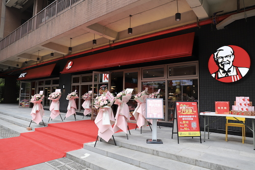 连锁餐饮,卷进3000所大学校园