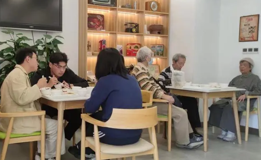 “蹭老式”消费爆火,让年轻人少走50年弯路?