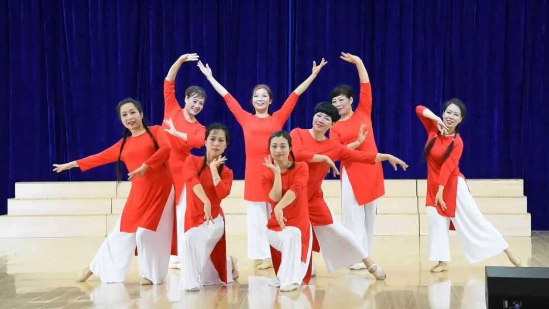 “蹭老式”消费爆火,让年轻人少走50年弯路?