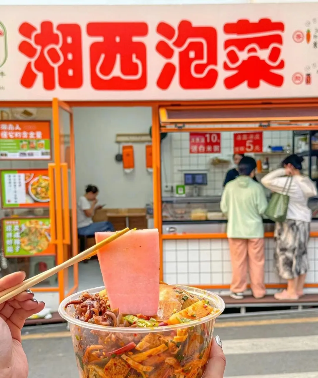 泡菜店都开进商场了!被誉为“湖南沙拉”的湘西泡菜这么吸引人?