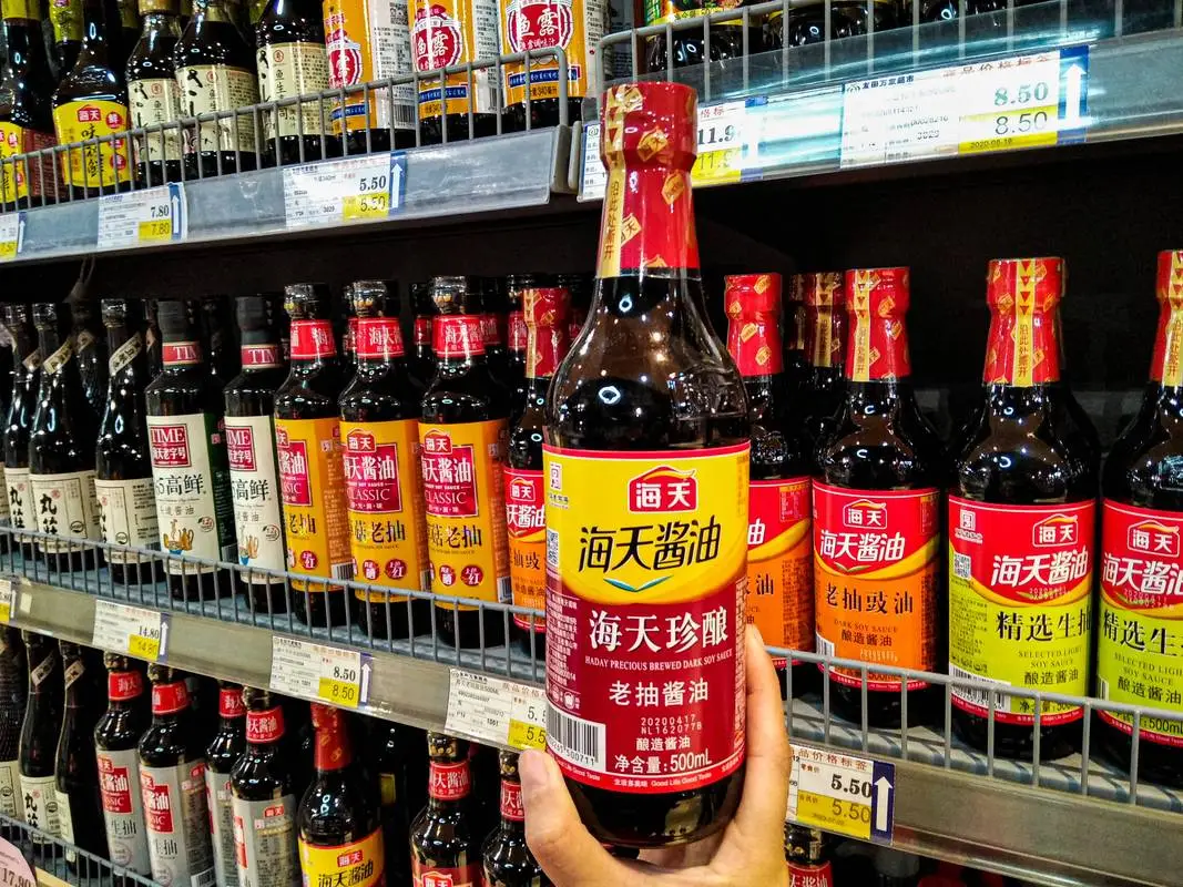 东鹏饮料、三只松鼠、海天等104家快消品上市公司发布一季度报,49家营收下降,43家净利下滑