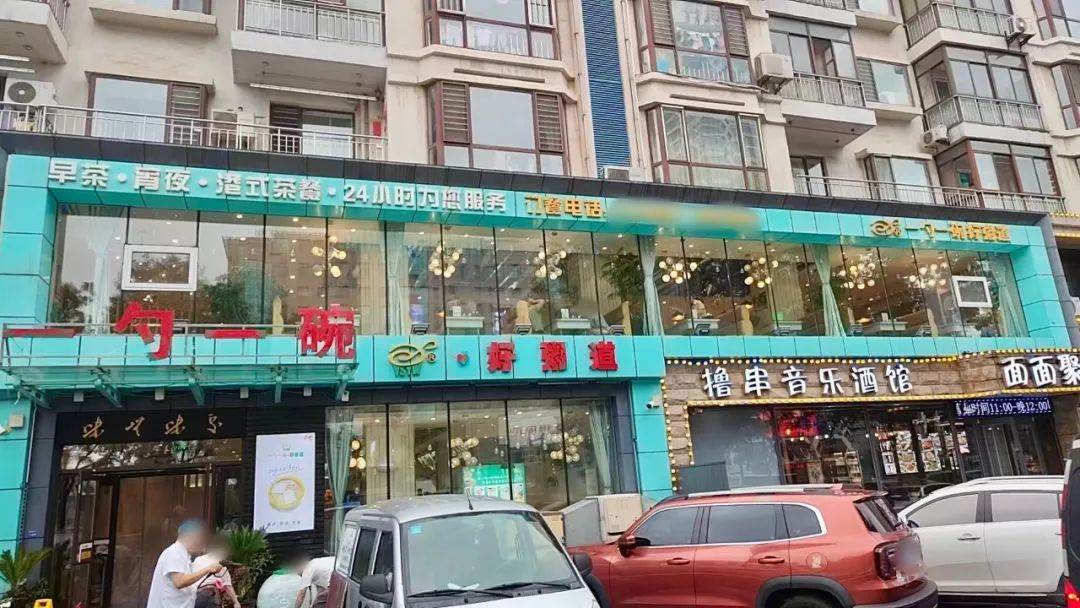 万店潮席卷餐饮业,夫妻店努力求生