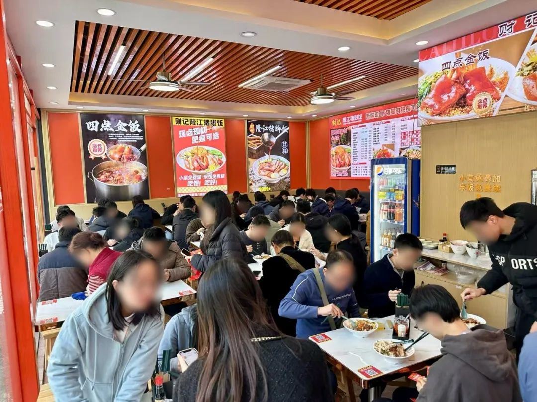 万店潮席卷餐饮业,夫妻店努力求生