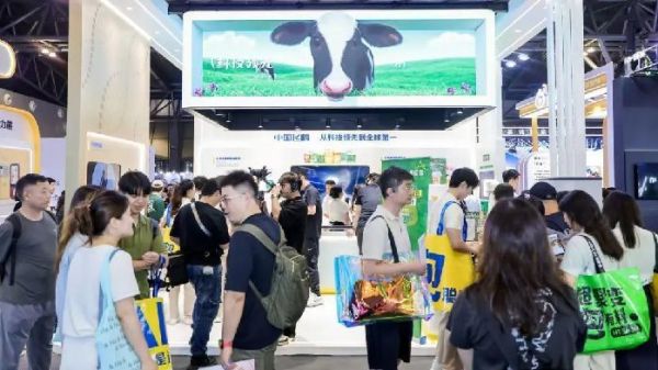 破局精准营养难题，这届WAIC，飞鹤杀疯了
