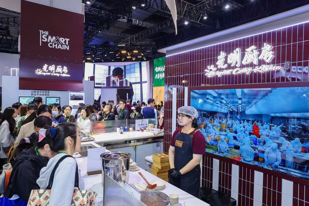 从展台到餐桌：光明的故事，在进博会上继续生长