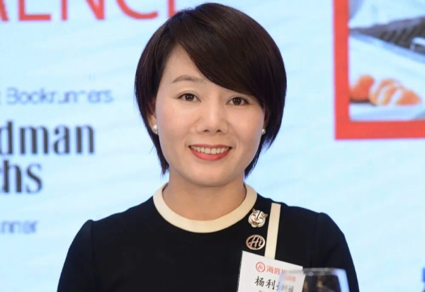 杨利娟重回海底捞