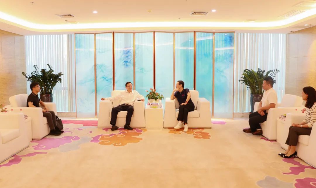 广西壮族自治区党委统战部部务委员覃定坚到波顿集团调研