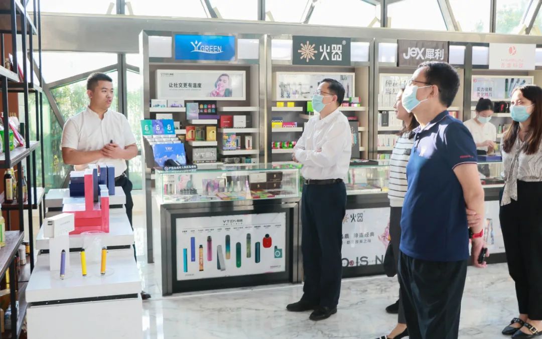广西壮族自治区党委统战部部务委员覃定坚到波顿集团调研