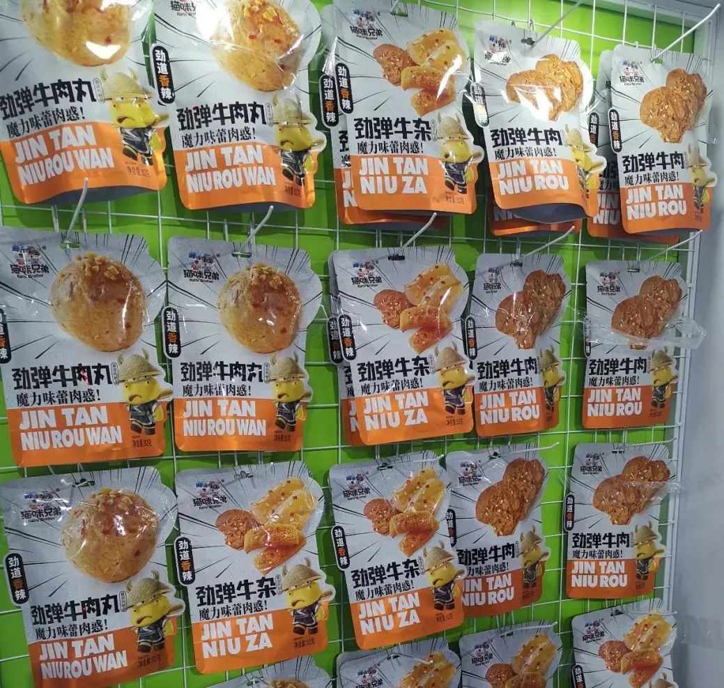 直击秋糖丨糖果大佬跨界卖肉、水果凤爪流行、肉肠也无糖……卤味零食五大新趋势！