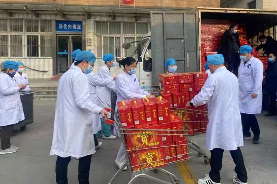 迅速行动、精准驰援：加多宝2万余箱防疫物资送达西安
