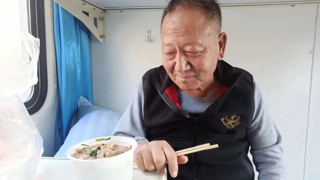 破产董事长拾荒为生，曾是食品企业千万富翁！