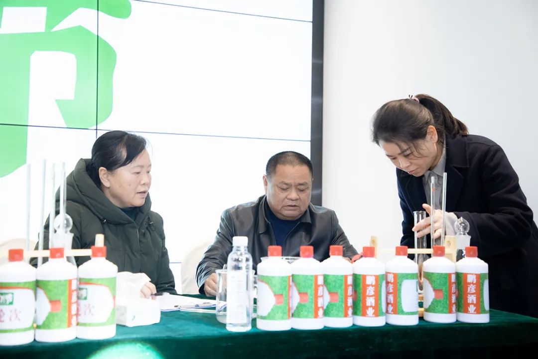 酱酒品控前移!“大师天团”集体下场”盘勾”