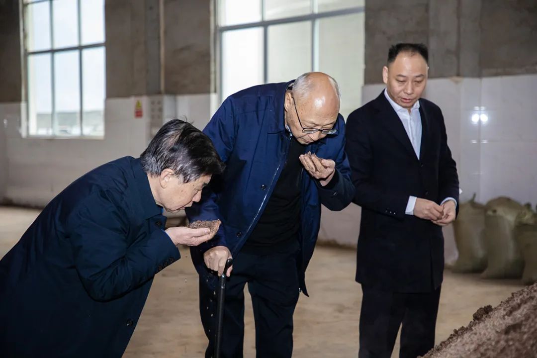 酱酒品控前移!“大师天团”集体下场”盘勾”