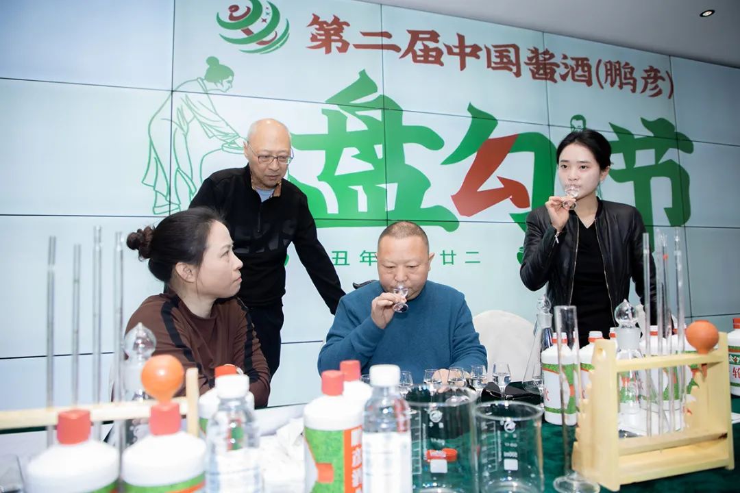酱酒品控前移!“大师天团”集体下场”盘勾”