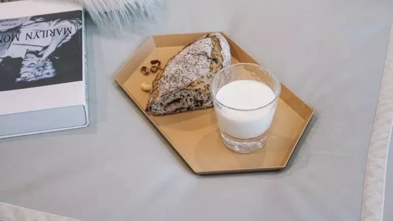 一个新雪糕爆红网络、一个新牛奶品牌年入数亿?如何靠五个原则打造一个赚钱的小品牌?