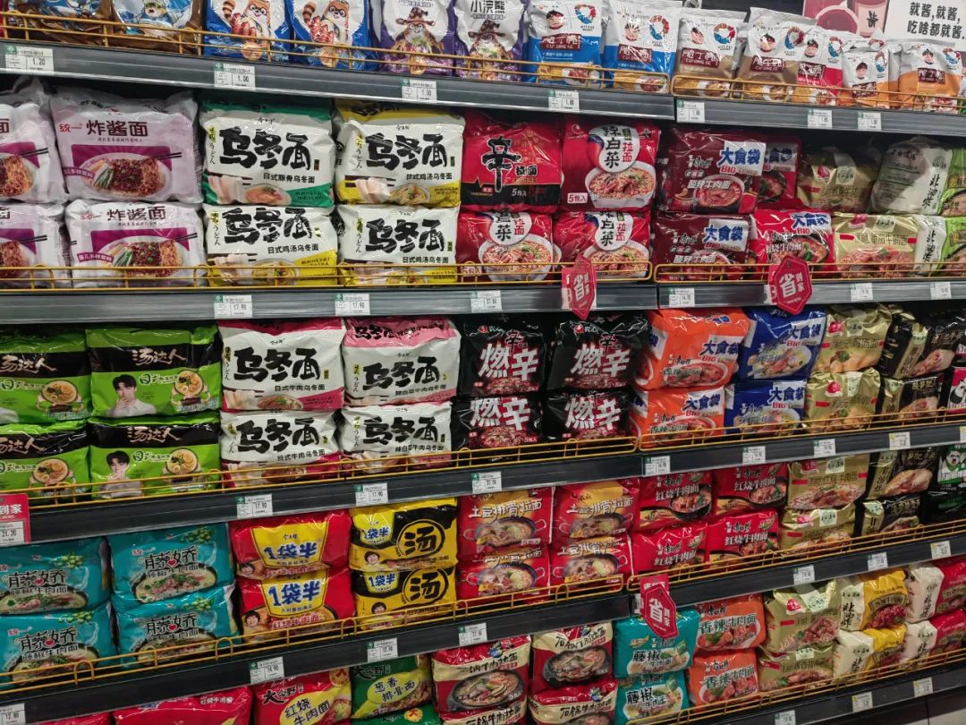 一坛酸菜让白象卖断货，方便面圈的鸿星尔克要逆袭？