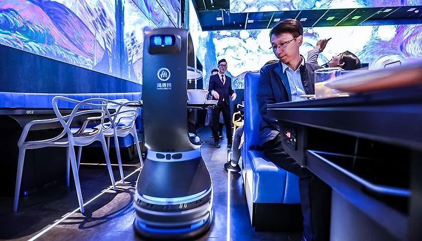 张勇是怎么带海底捞沉入海底的?