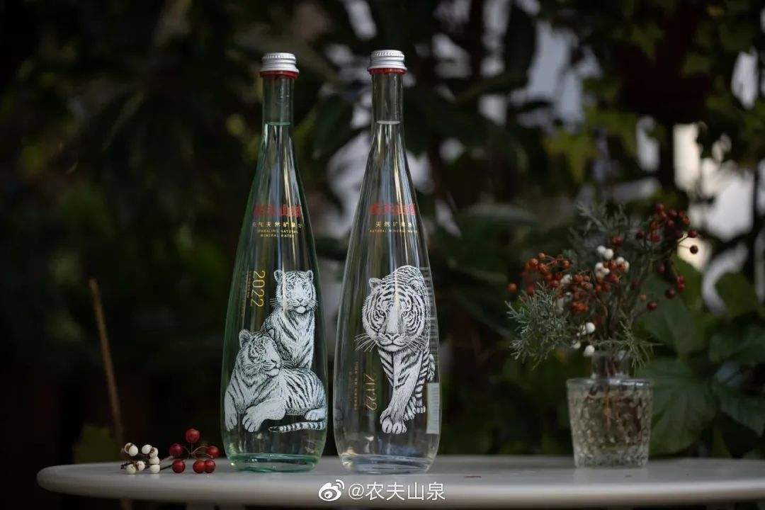 金虎瓶未出先火，农夫山泉的生肖瓶为何越做越好？