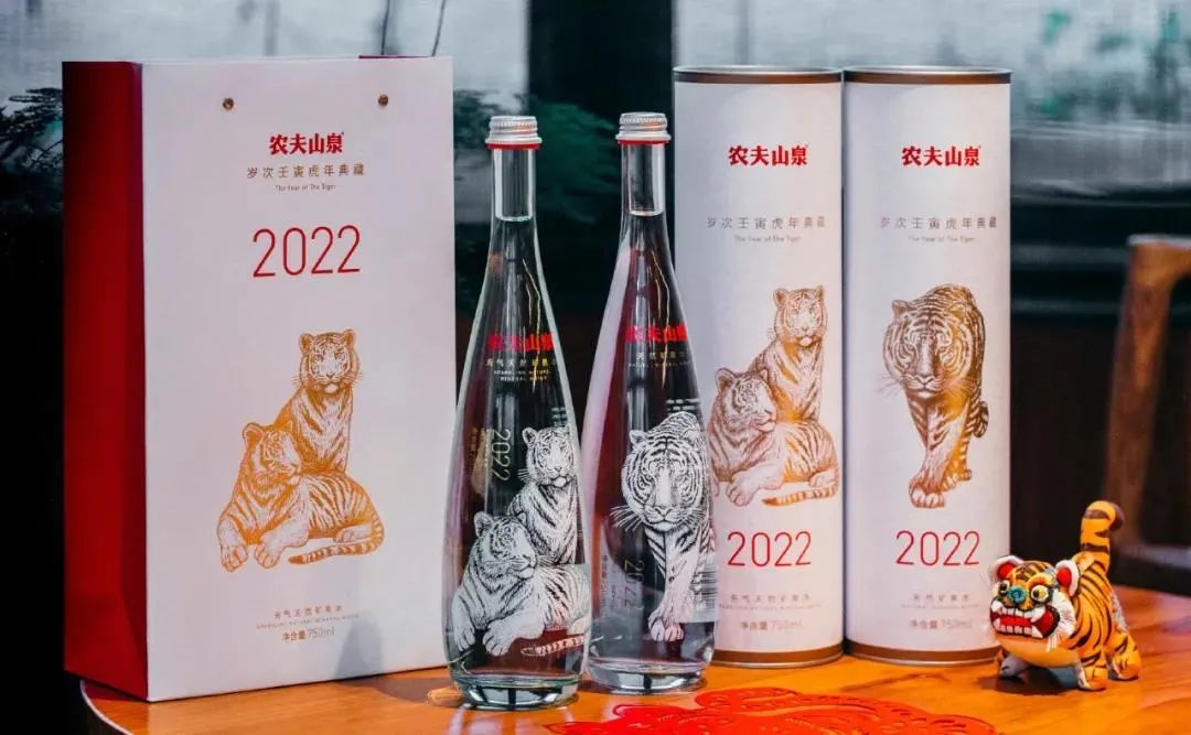 金虎瓶未出先火，农夫山泉的生肖瓶为何越做越好？