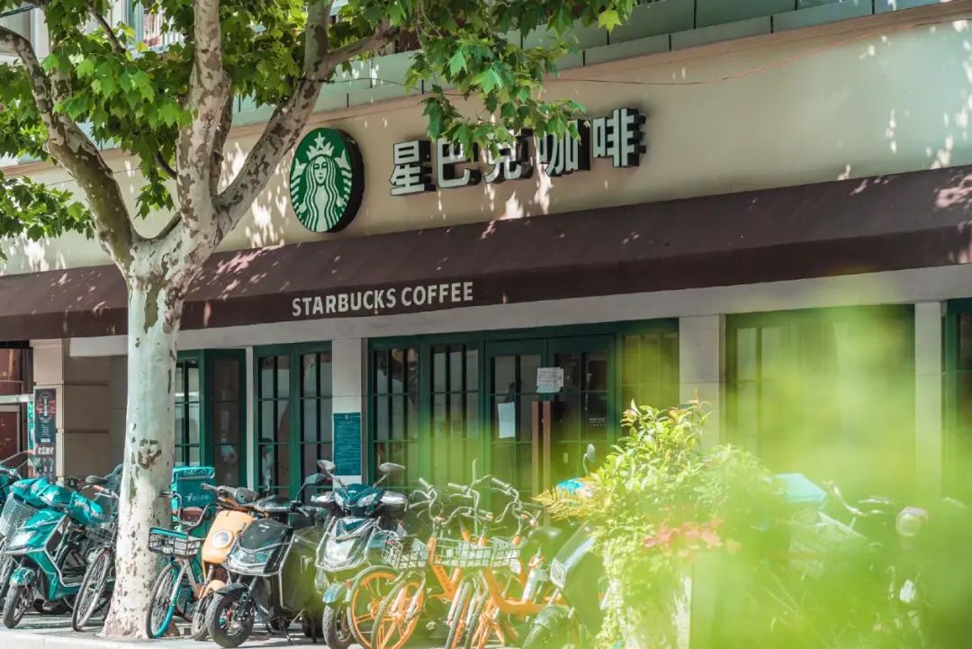 星巴克困在上海，茶颜悦色被迫出湘