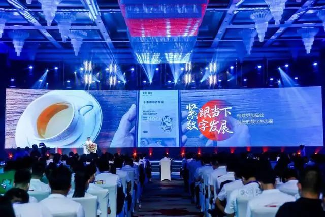 茅台酒经销商表彰会,丁雄军以“五个创美”布局下半年!