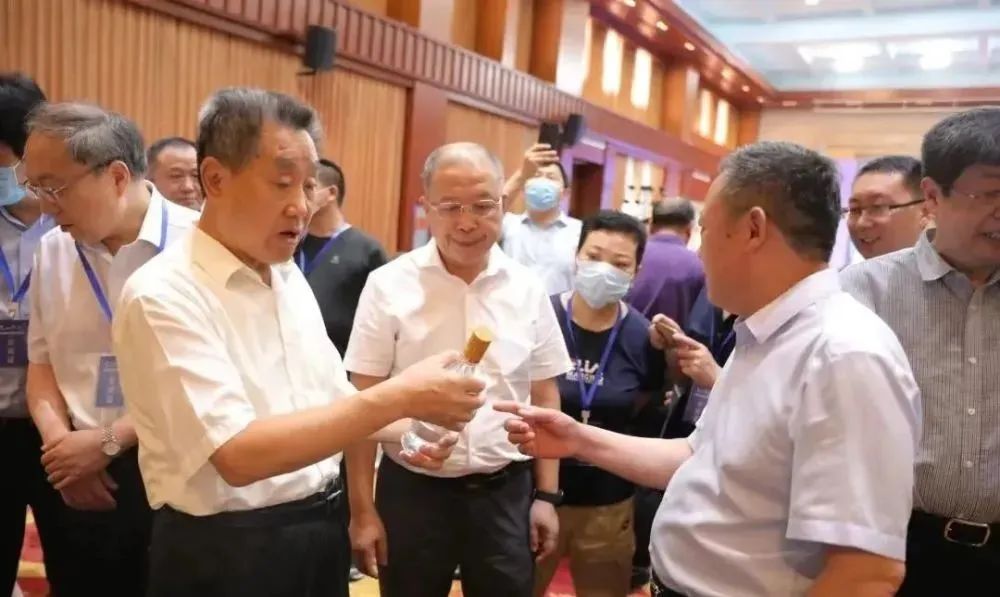 豫酒“亮剑”后，600亿大市场要被重新分配？