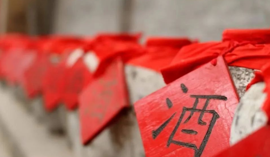 年产量逐年下降，白酒江湖变局如何突破？
