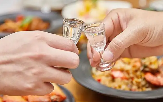 年产量逐年下降，白酒江湖变局如何突破？