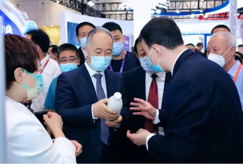 实力圈粉，卫岗参加奶业D20峰会又火了！