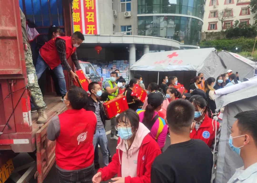 驰援四川，驰援泸定！加多宝、娃哈哈、伊利……这些企业彰显食业担当！