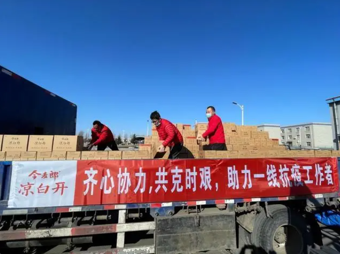 一瓶水守护一座城，这次今麦郎“红”了